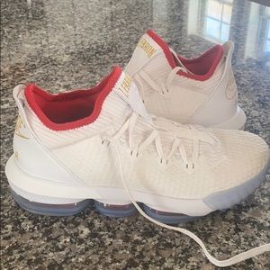 Lebron Draft Day 16 Basketball Sneakers